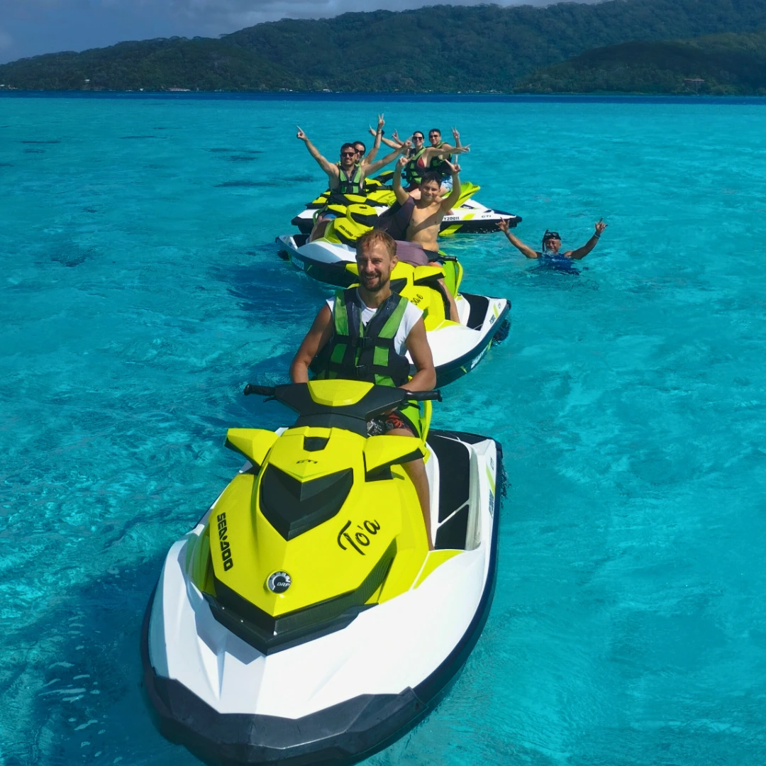 Vivez une aventure conviviale en petit comité sur les lagons de l'Île Sacrée. Vivez une aventure conviviale en petit comité sur les lagons de l'Île Sacrée.