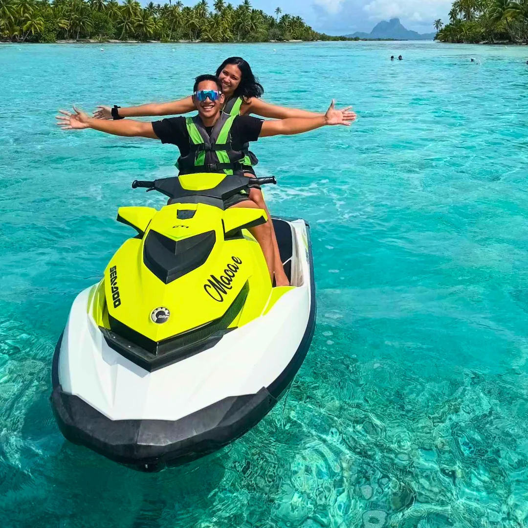 Jet ski couple lagon turquoise Tahaa Raiatea Explorer